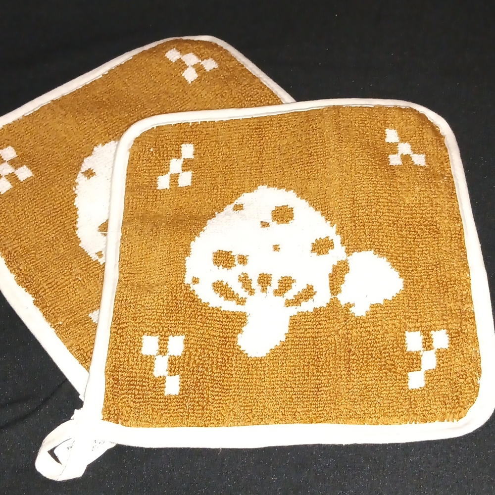 Vintage 70's boho mushroom potholder
